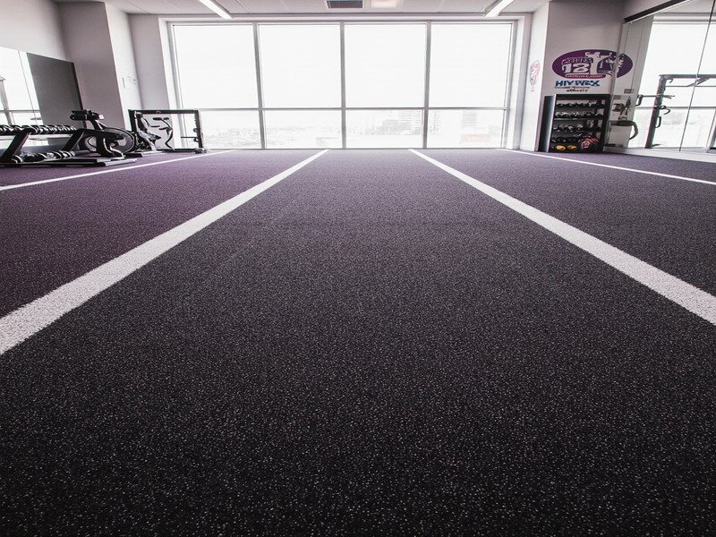 Un diagramma di flusso che mostra la valutazione del rischio e le strategie di mitigazione.